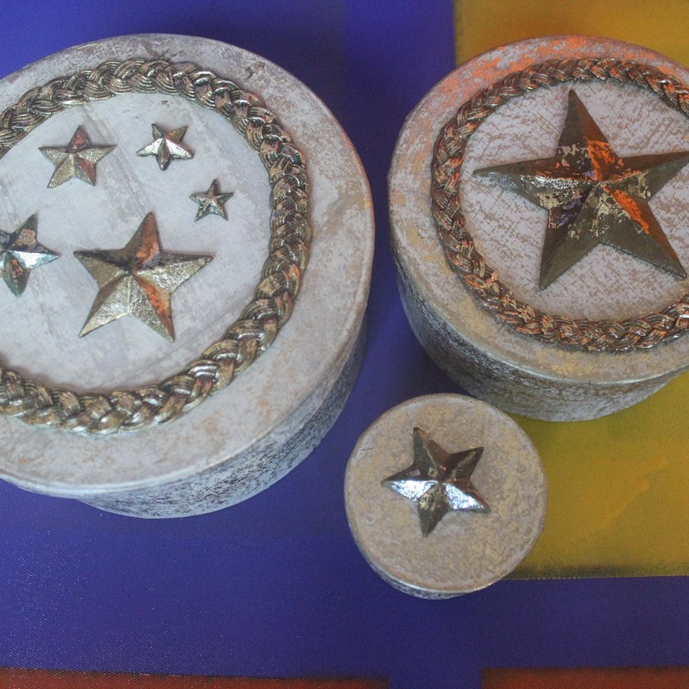 3 Star nesting boxes